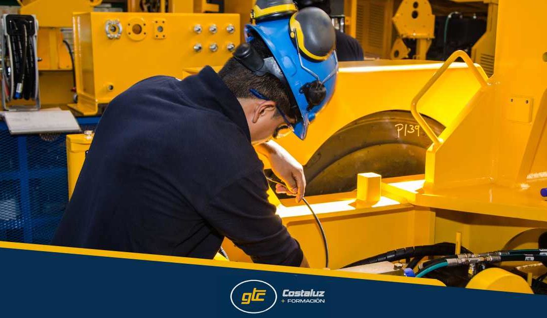 Maquinaria pesada: lo que debes conocer antes de conducirla