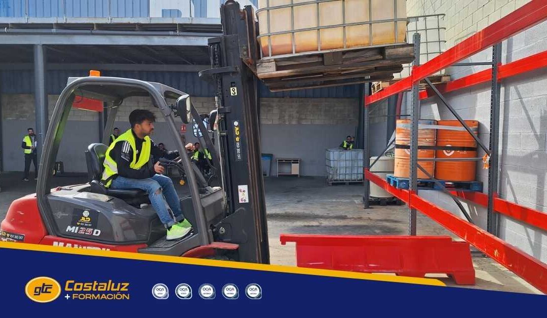 Formación simultánea en el uso de carretillas, plataformas elevadoras, transpaletas y camión grúa: Ventajas
